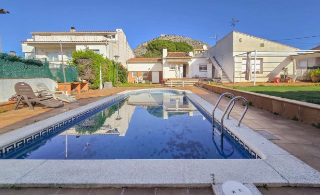 Revente · Bungalow / Maison de Ville · Torroella de Montgrí