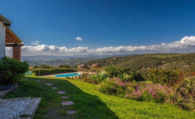 Revente · Villa · Casares · Costa del Sol