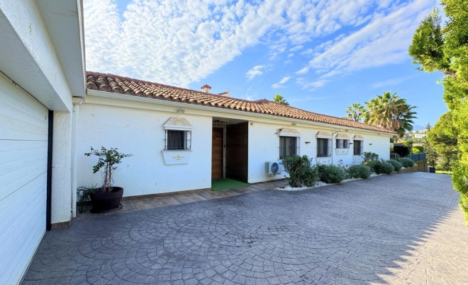 Venta · Villa / Chalet · El Paraiso · Costa del Sol