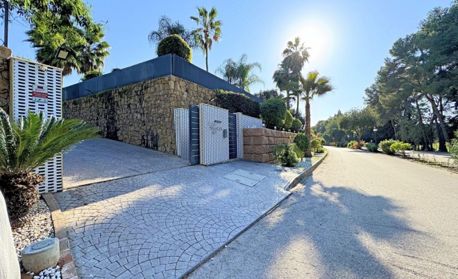 Venta · Villa / Chalet · El Paraiso · Costa del Sol