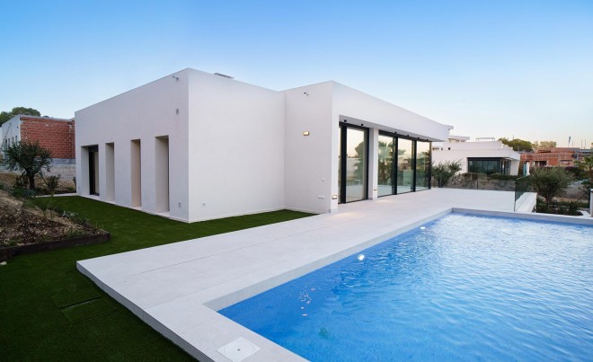 Nueva construcción  · Villa / Chalet · San Miguel de Salinas · Las Colinas Golf