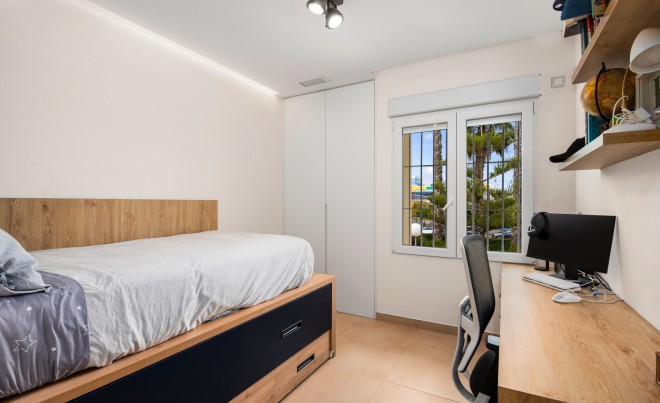 Venta · Bungalow / Adosado / Semiadosado · San Juan Alicante