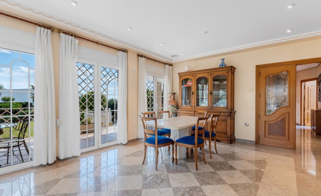 Venta · Villa / Chalet · Elche/Elx