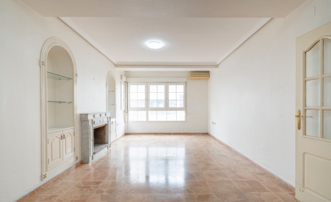 Sale · Apartment / Flat · Torrevieja