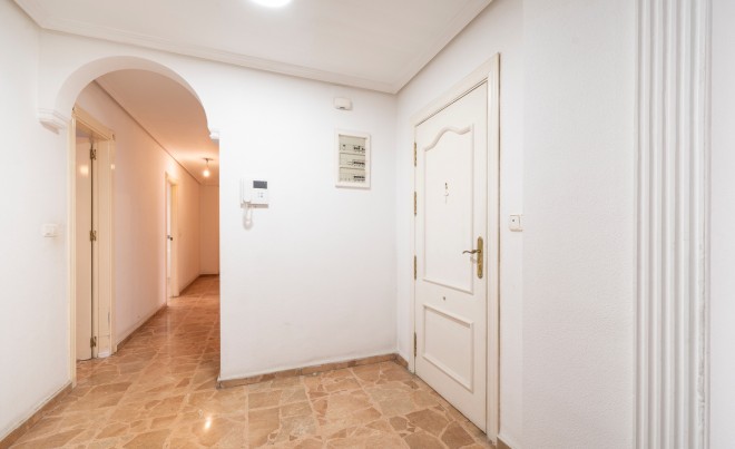 Sale · Apartment / Flat · Torrevieja