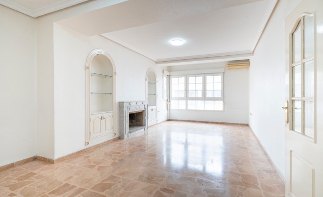 Sale · Apartment / Flat · Torrevieja