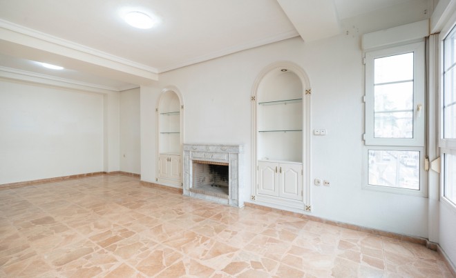 Sale · Apartment / Flat · Torrevieja