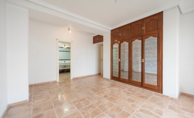 Sale · Apartment / Flat · Torrevieja