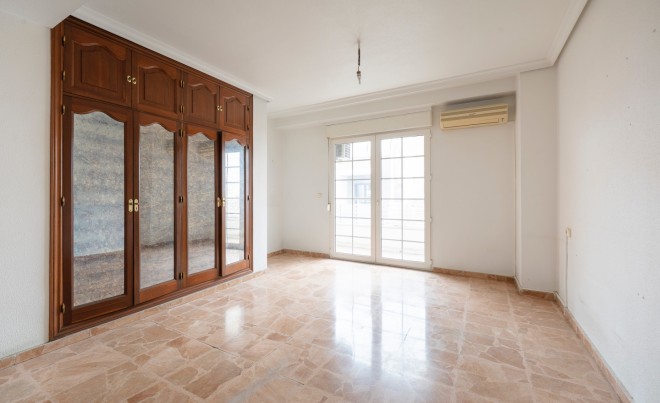 Sale · Apartment / Flat · Torrevieja