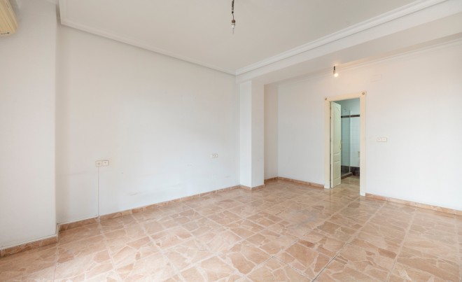 Sale · Apartment / Flat · Torrevieja