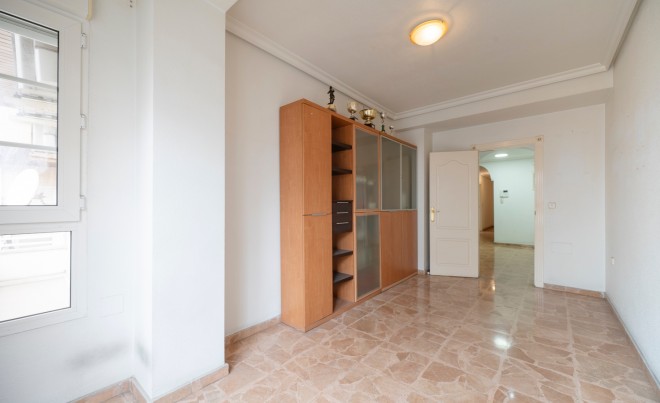 Sale · Apartment / Flat · Torrevieja