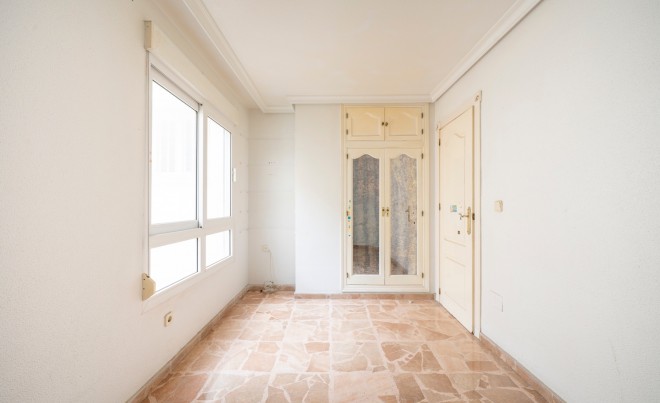 Sale · Apartment / Flat · Torrevieja