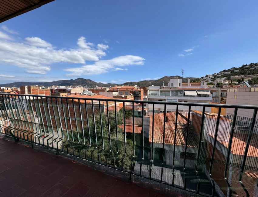 Sale · Apartment / Flat · Roses