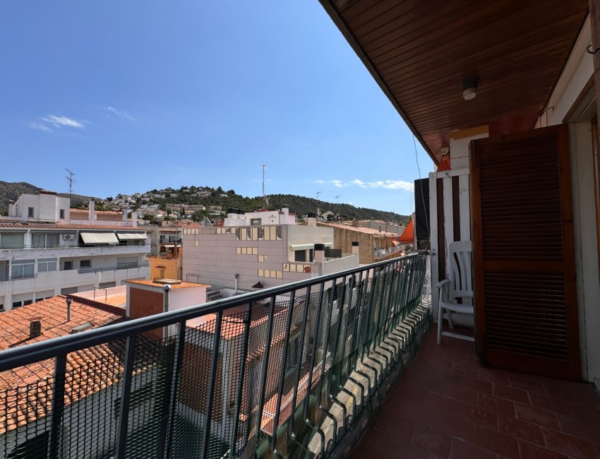 Sale · Apartment / Flat · Roses