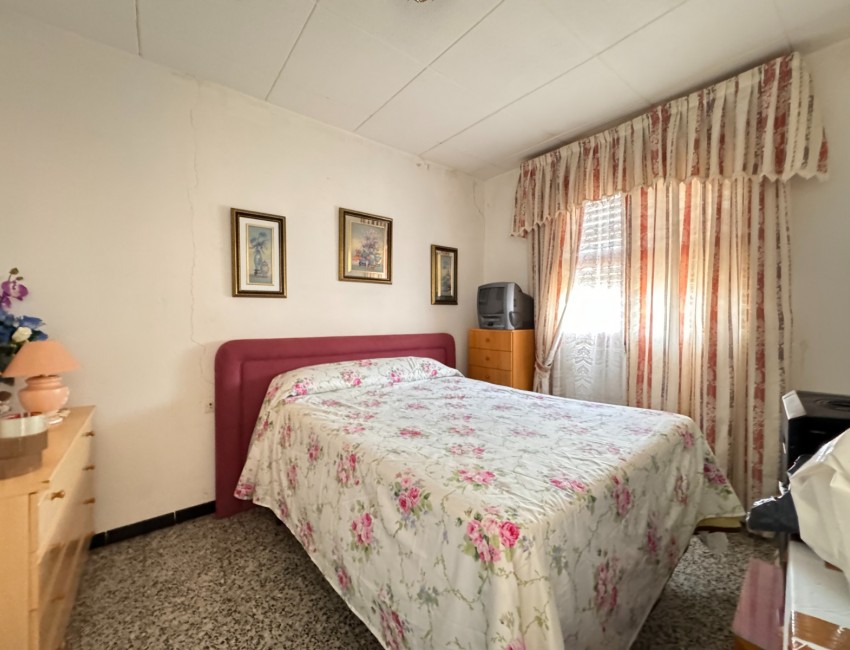 Sale · Apartment / Flat · Roses