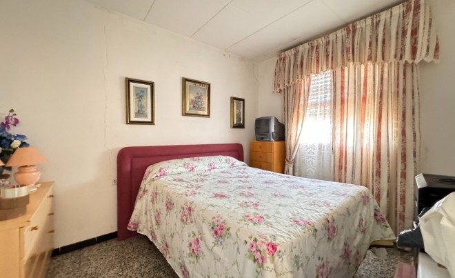 Sale · Apartment / Flat · Roses