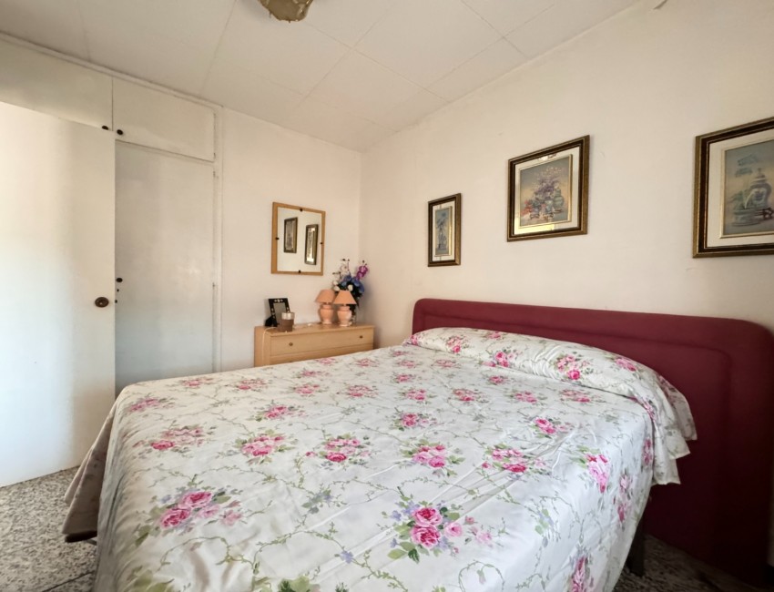 Sale · Apartment / Flat · Roses