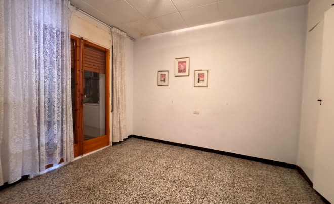 Sale · Apartment / Flat · Roses