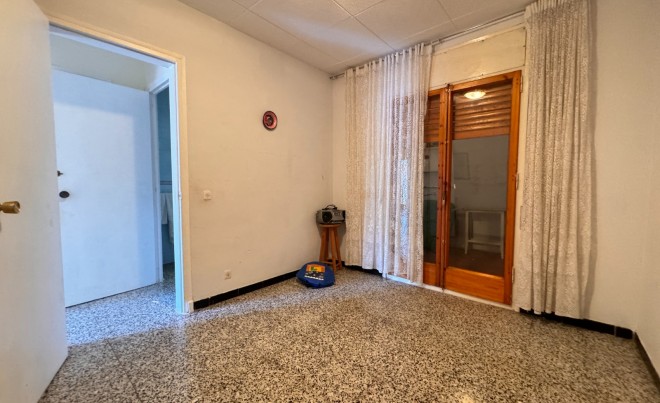 Sale · Apartment / Flat · Roses