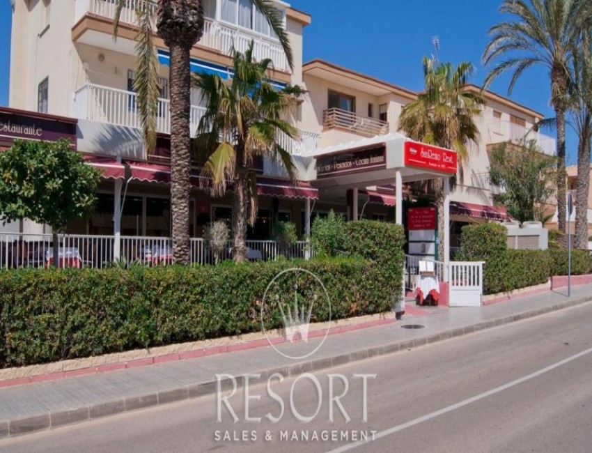 Revente · Local Commercial · La Manga · , La Manga del Mar Menor
