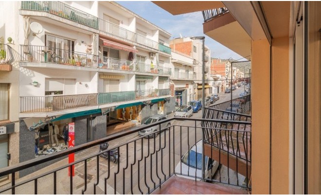 Sale · Apartment / Flat · Roses