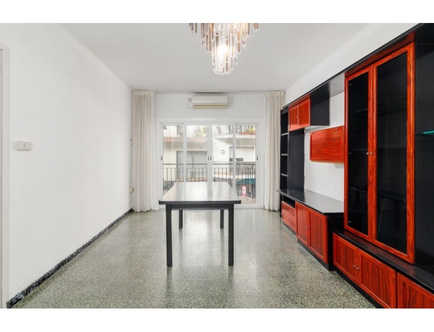 Sale · Apartment / Flat · Roses