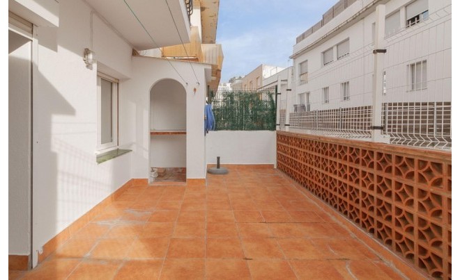 Sale · Apartment / Flat · Roses