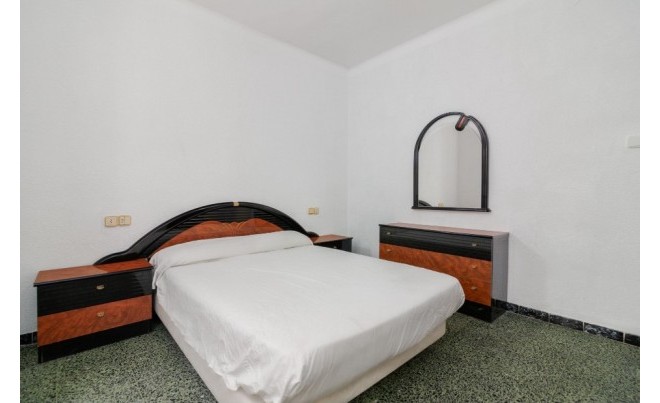 Sale · Apartment / Flat · Roses