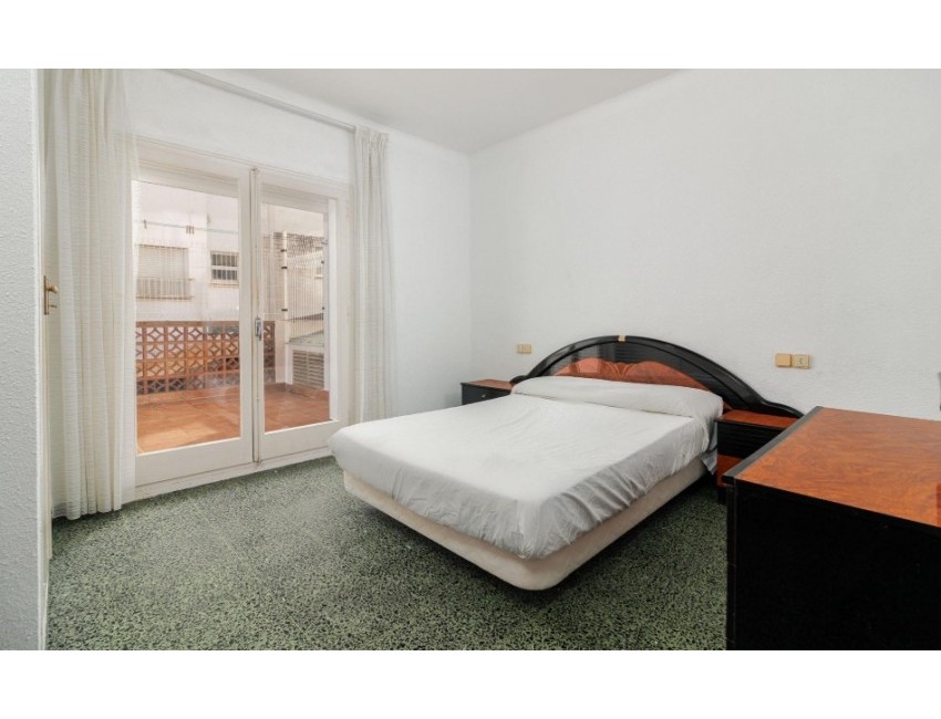 Sale · Apartment / Flat · Roses