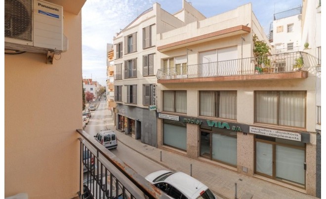 Sale · Apartment / Flat · Roses