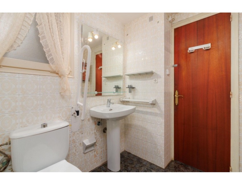 Sale · Apartment / Flat · Roses