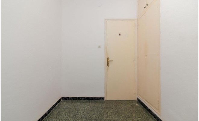 Sale · Apartment / Flat · Roses