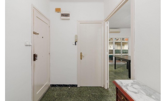 Sale · Apartment / Flat · Roses