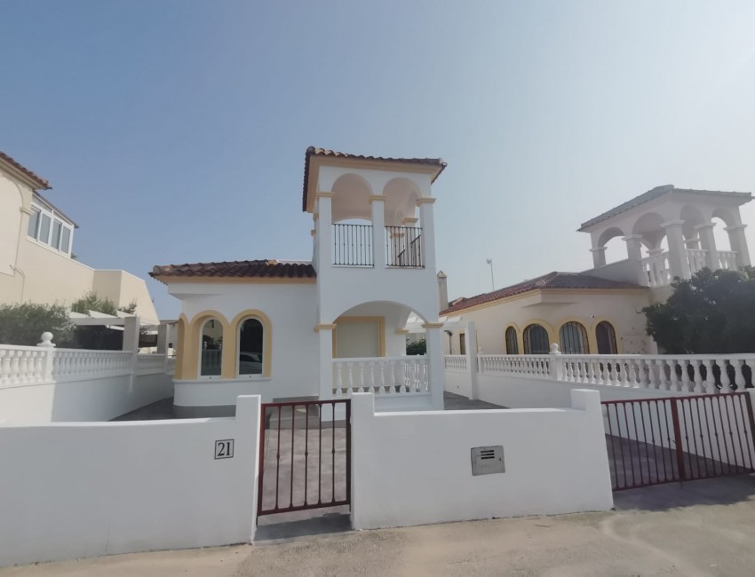 Venta · Villa / Chalet · Orihuela