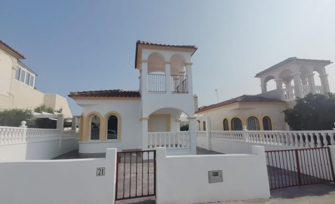 Venta · Villa / Chalet · Orihuela