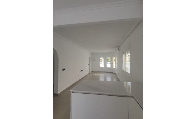 Venta · Villa / Chalet · Orihuela