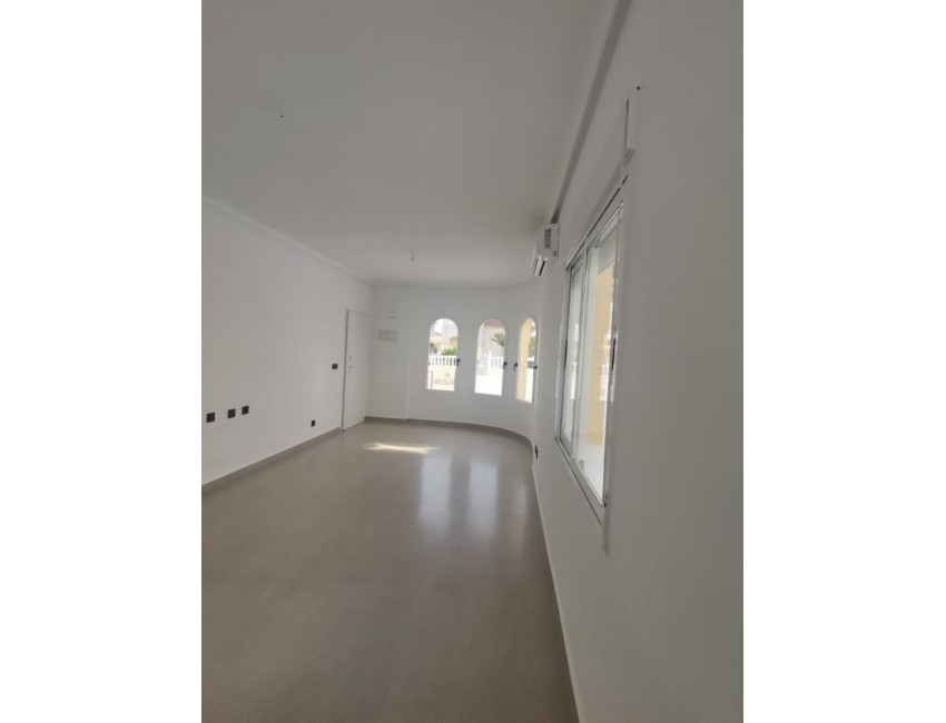 Venta · Villa / Chalet · Orihuela