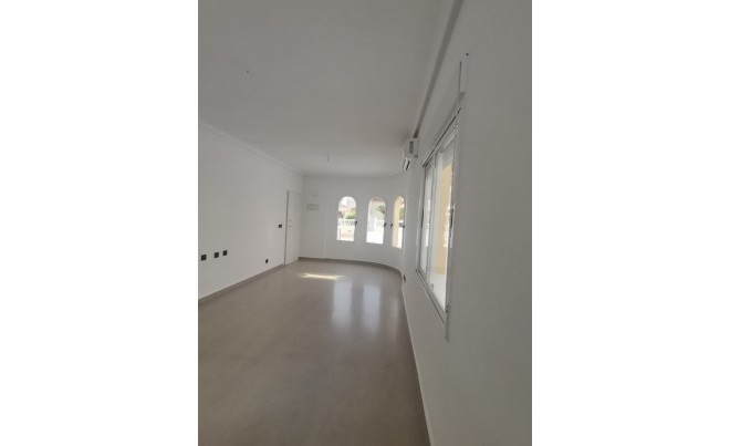 Venta · Villa / Chalet · Orihuela