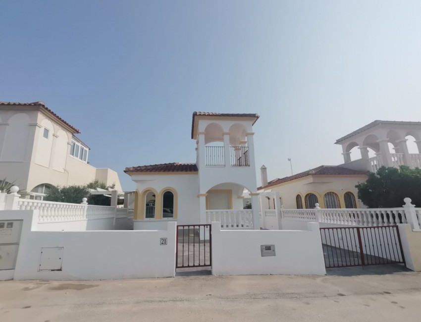 Venta · Villa / Chalet · Orihuela