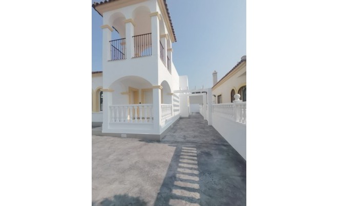 Venta · Villa / Chalet · Orihuela