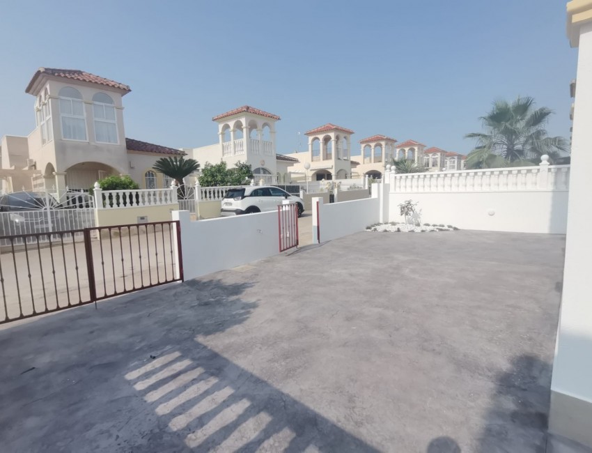 Venta · Villa / Chalet · Orihuela