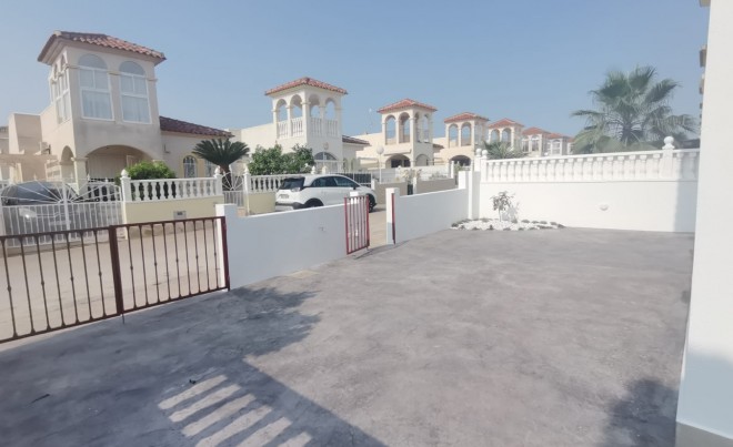 Venta · Villa / Chalet · Orihuela
