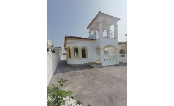 Venta · Villa / Chalet · Orihuela