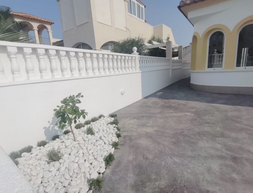 Venta · Villa / Chalet · Orihuela