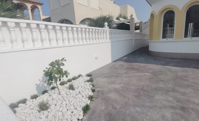Venta · Villa / Chalet · Orihuela