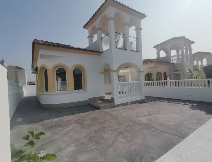 Venta · Villa / Chalet · Orihuela
