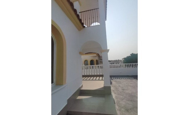 Venta · Villa / Chalet · Orihuela