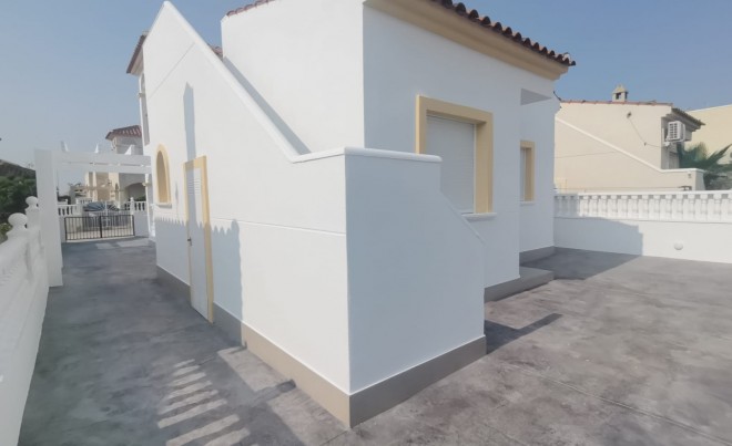Venta · Villa / Chalet · Orihuela
