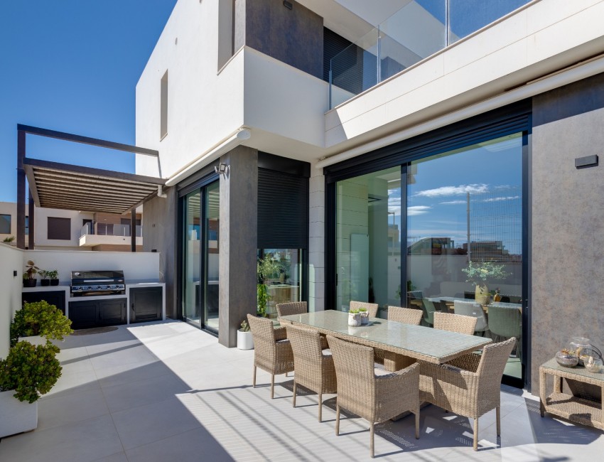 Nueva construcción  · Villa / Chalet · Pilar de la Horadada · Lo Romero Golf